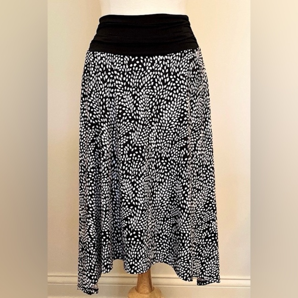 Apt. 9 Black White Dot Print SZ MP Classic Monochromatic Chic Shark-Bite Skirt